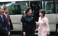 國務院國有資產監督管理委員會副主任黃丹華參加