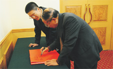 時(shí)任中國質(zhì)量檢驗(yàn)協(xié)會(huì)會(huì)長李保國現(xiàn)場題詞:熱烈祝賀第十六屆中國質(zhì)量高層論壇圓滿成功!